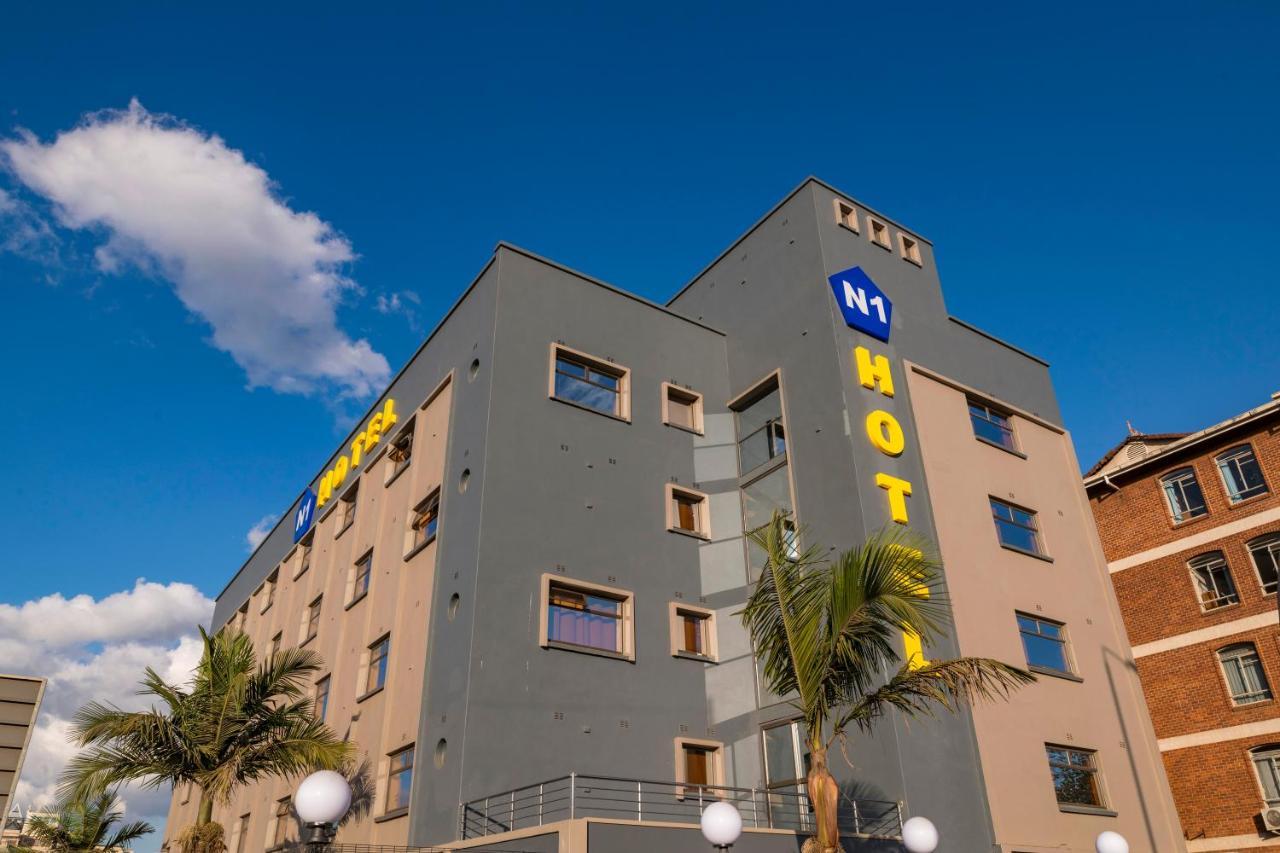 N1 Hotel Rotten Row 哈拉雷 外观 照片