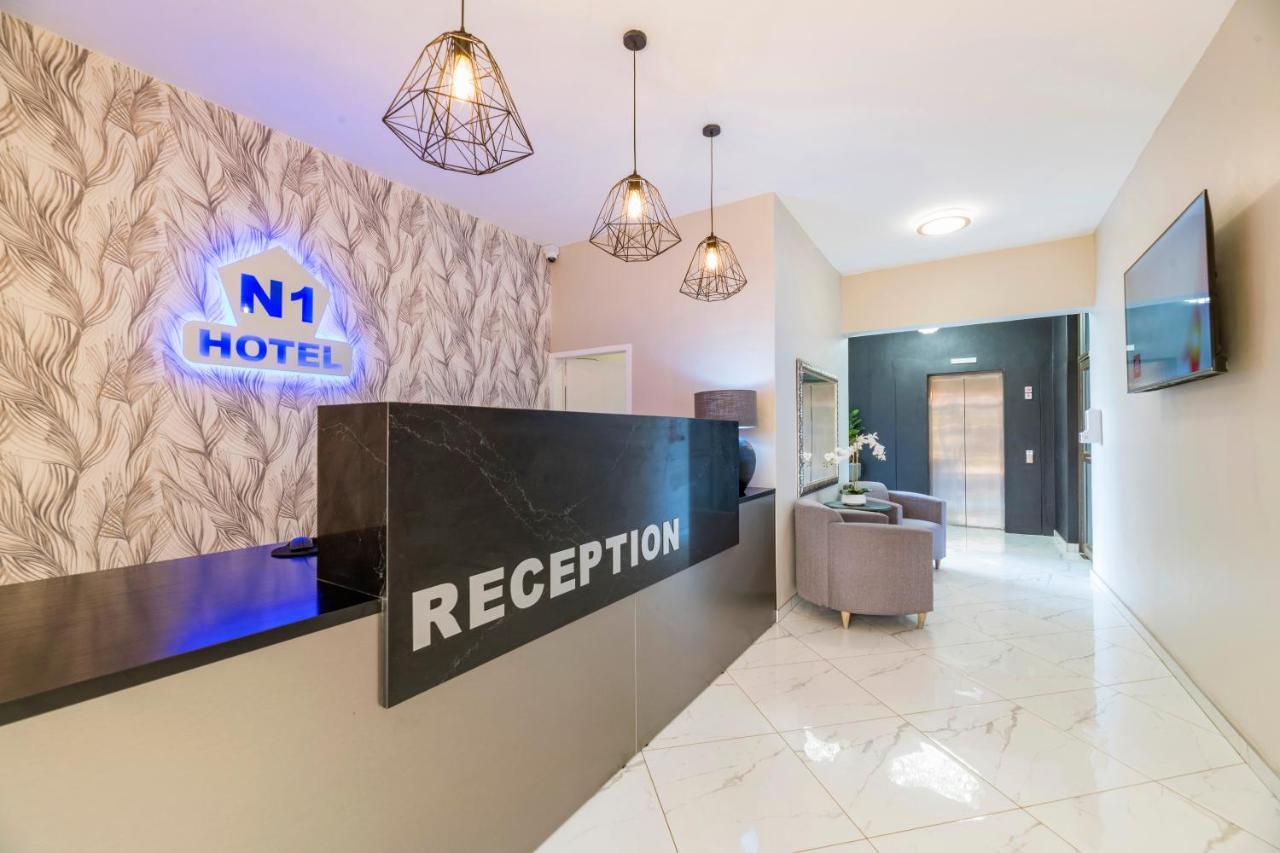 N1 Hotel Rotten Row 哈拉雷 外观 照片